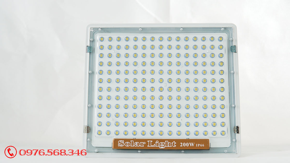 Đèn năng lượng mặt trời 200w trong nhà